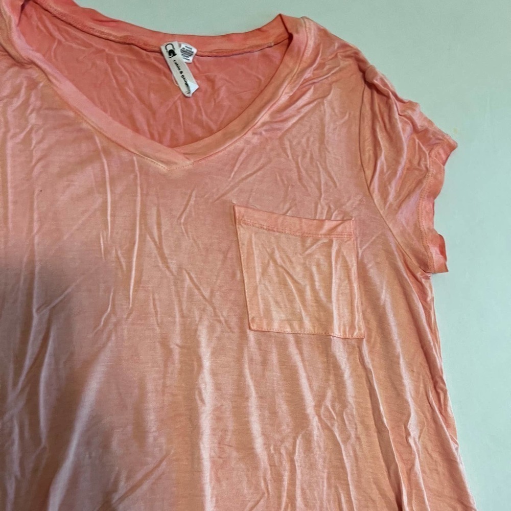 5/ $25 CABLE & Gauge Pink soft v-neck high low top M